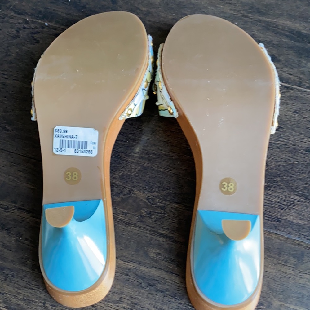 Shoes - Picture 5 of 5